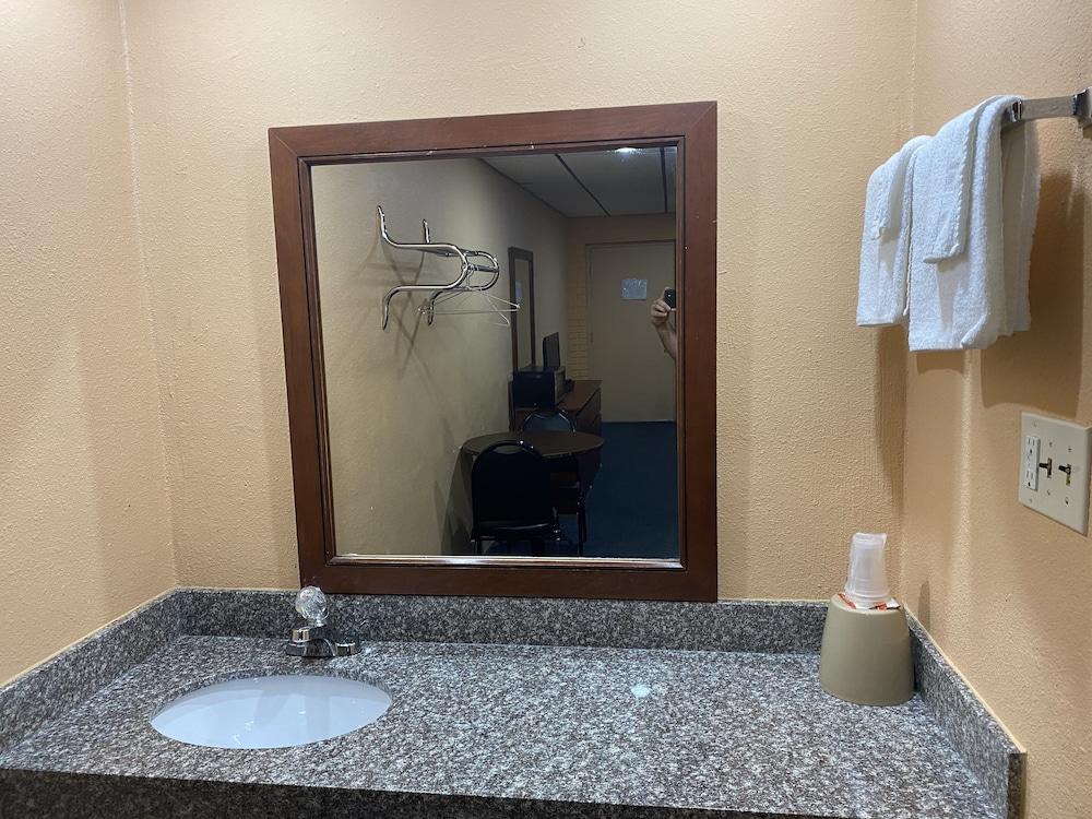 Deer Park Motor Inn photo 4