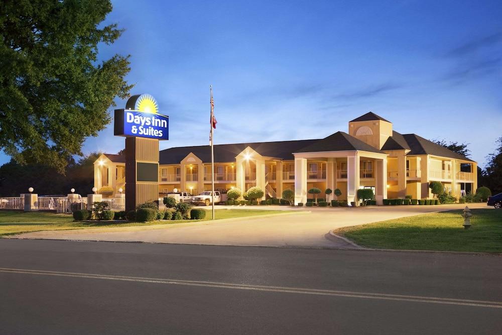 Days Inn & Suites by Wyndham Stuttgart photo 21