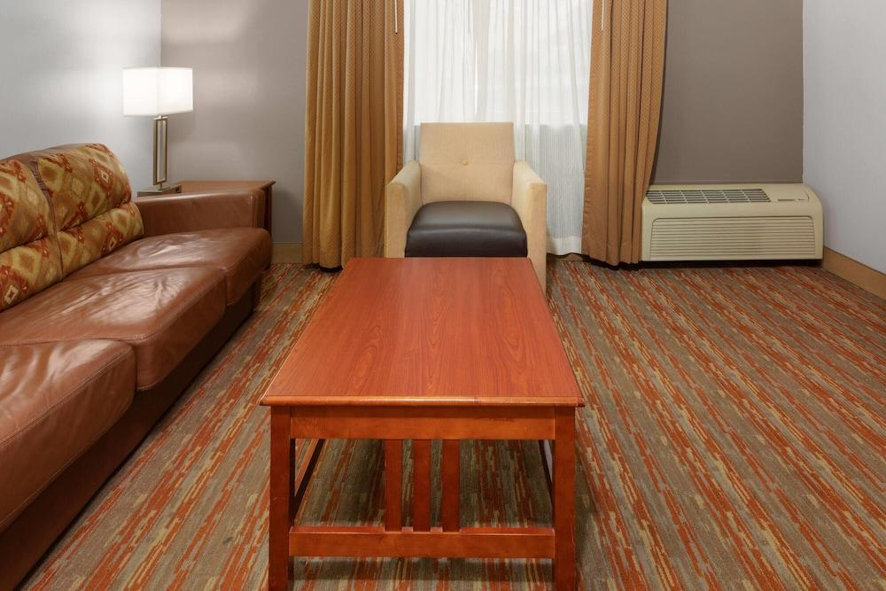 Endeavor Inn & Suites, Trademark Collection by Wyndham photo 30