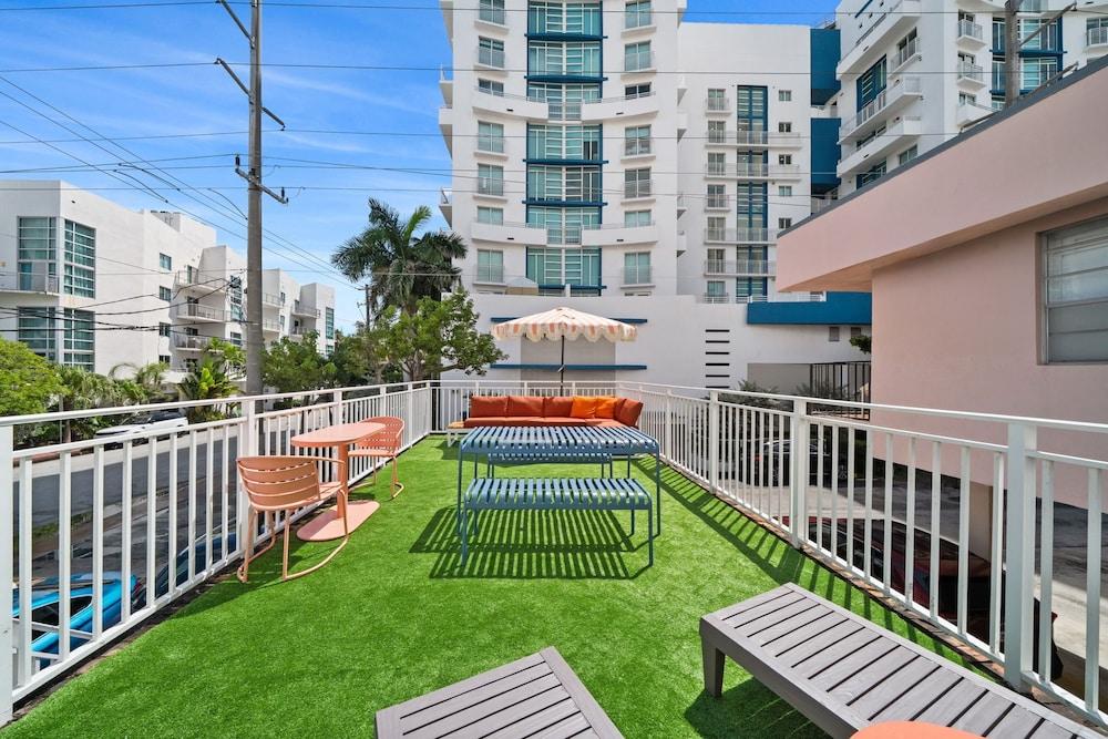 Blue Flamingo Suites photo 6