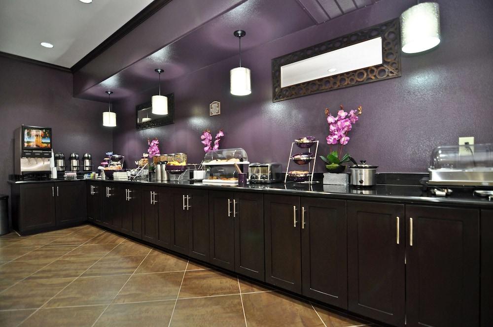 Best Western Giddings Inn & Suites photo 21
