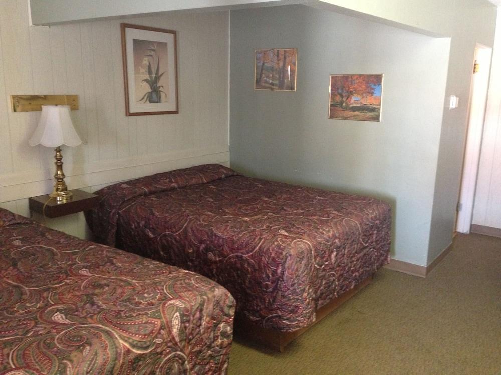 Jamestown Motel photo 26