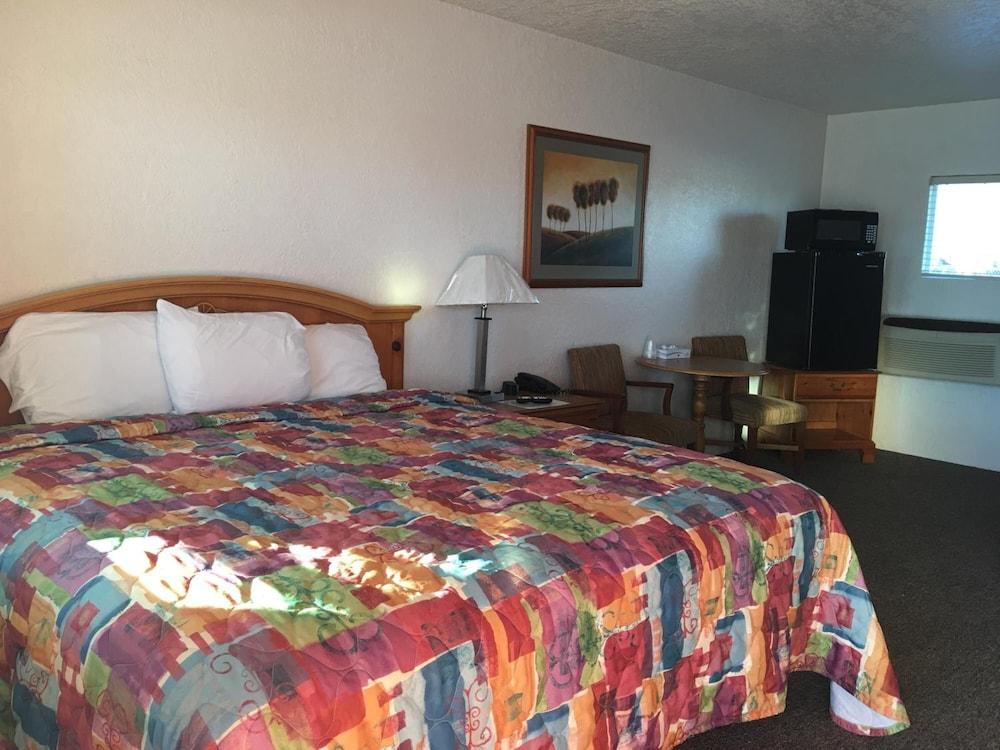 Circle S Lodge photo 2