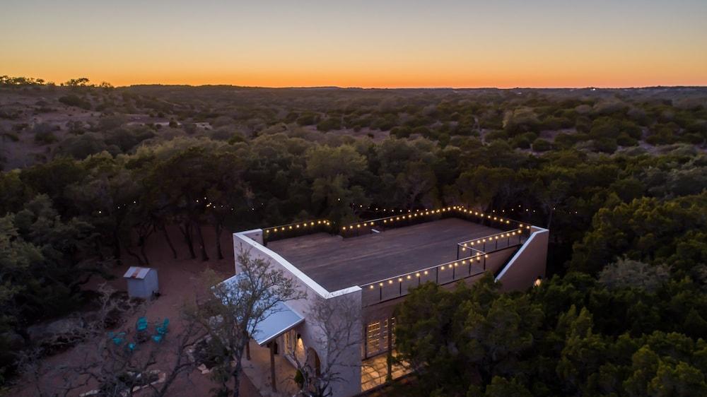 Lucky Arrow Retreat - Dripping Springs photo 43