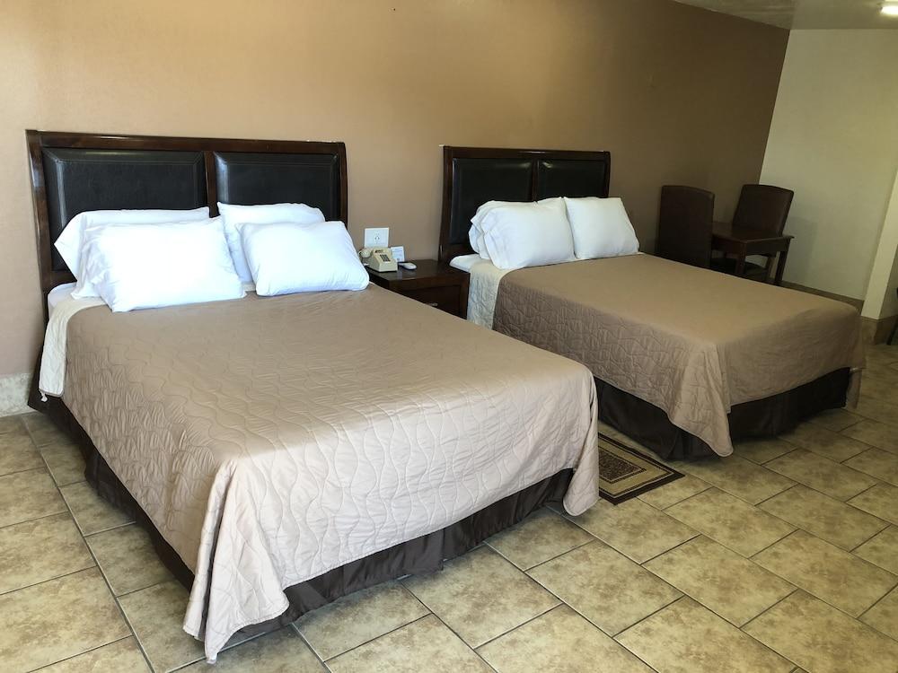 Topper Motel photo 35