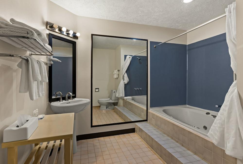 Quality Inn Traverse City photo 29