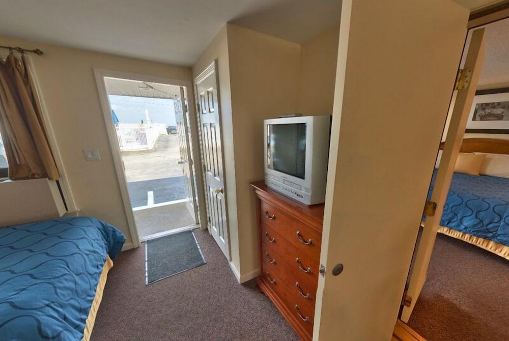 Sands by the Sea Motel photo 24