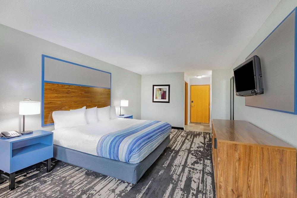 AmericInn by Wyndham Pella photo 19