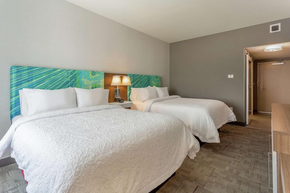 Hampton Inn & Suites Burlington photo 9