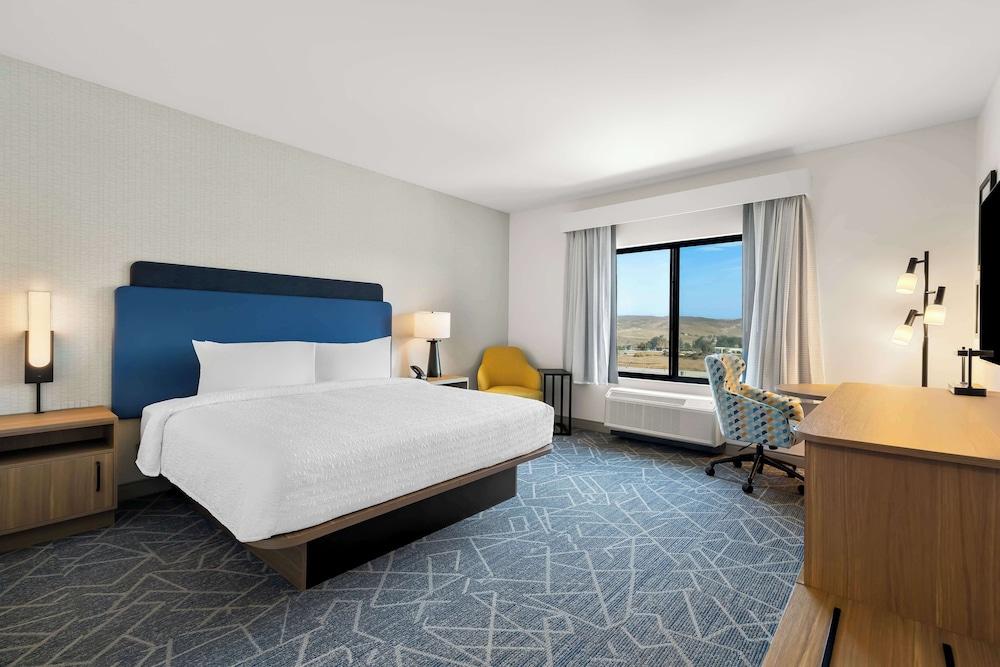 Hampton Inn & Suites Corona, Ca photo 42