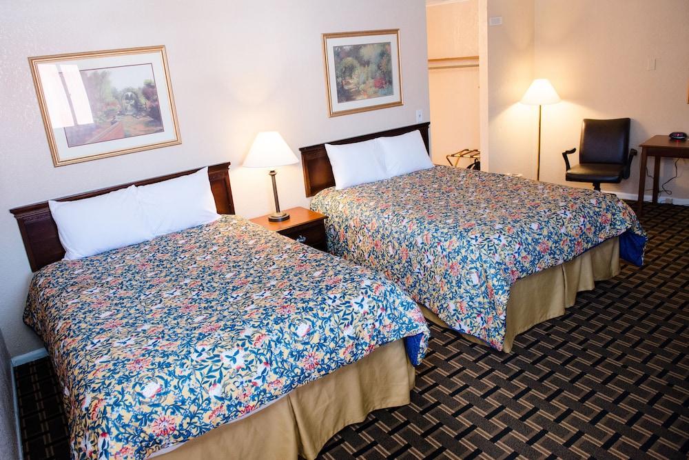 Grand View Plaza Inn & Suites photo 58