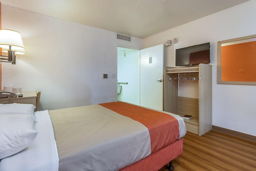 Motel 6 Phoenix North - Bell Road photo 8