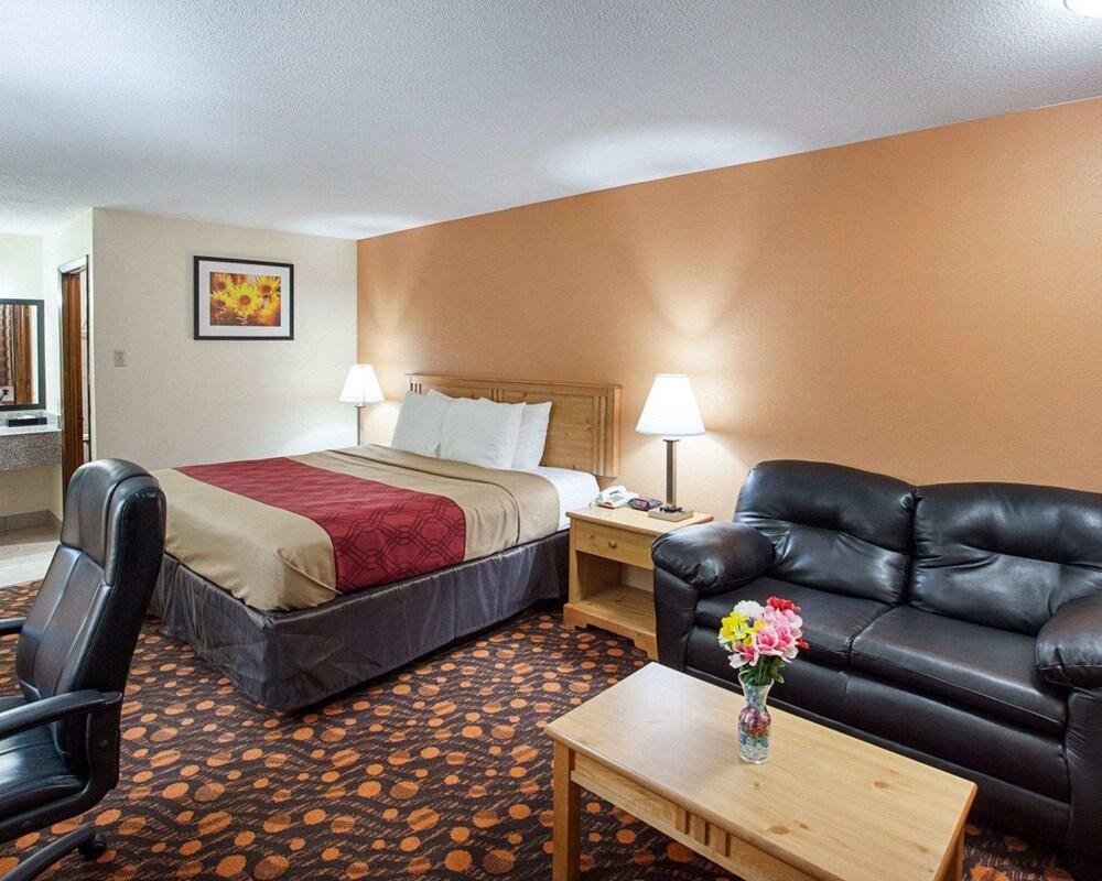 Econo Lodge Phillipsburg photo 17