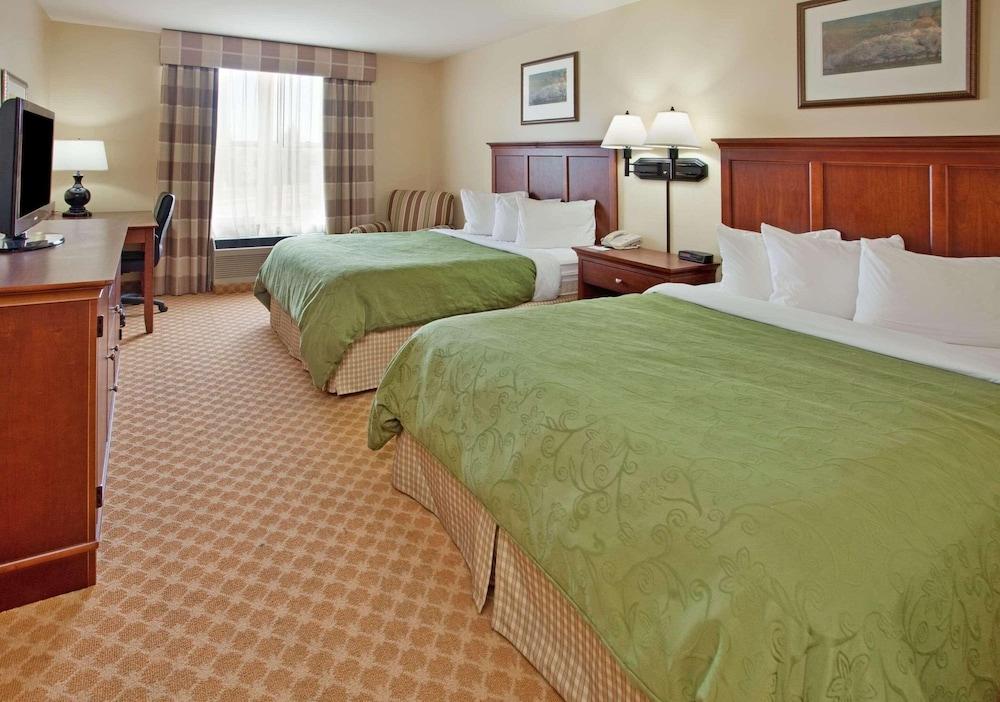 Country Inn & Suites by Radisson, Birch Run-Frankenmuth, MI photo 2