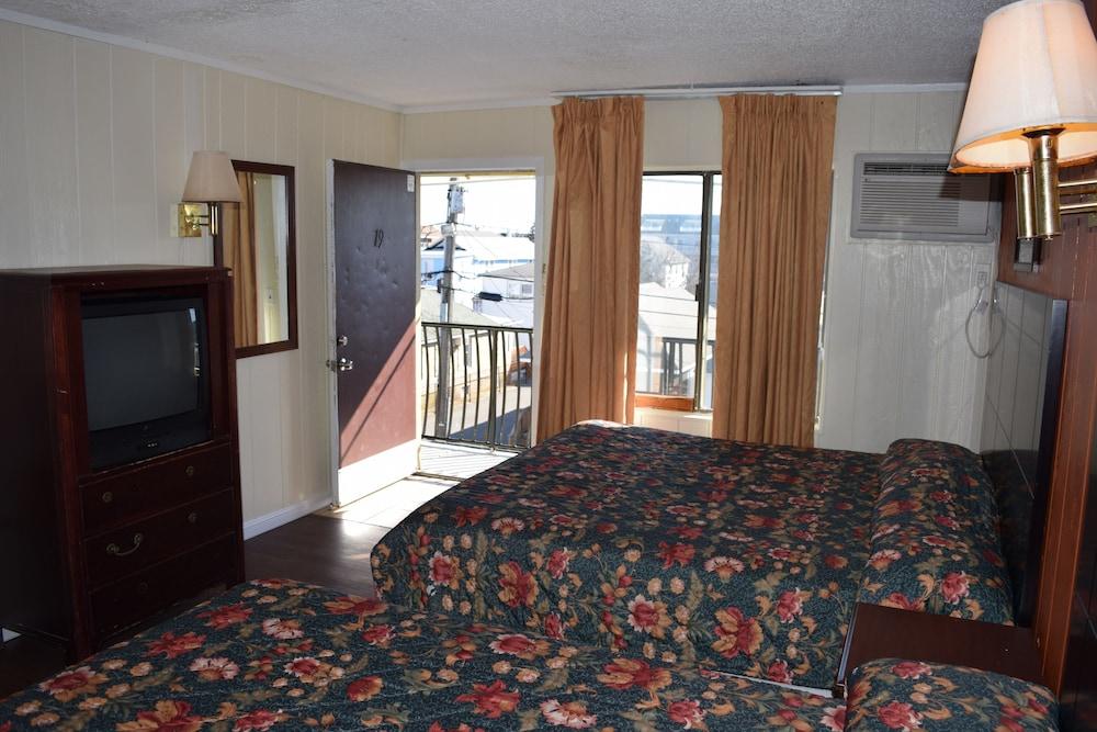Dry Dock Motel photo 4