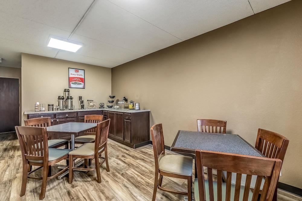 Econo Lodge photo 12