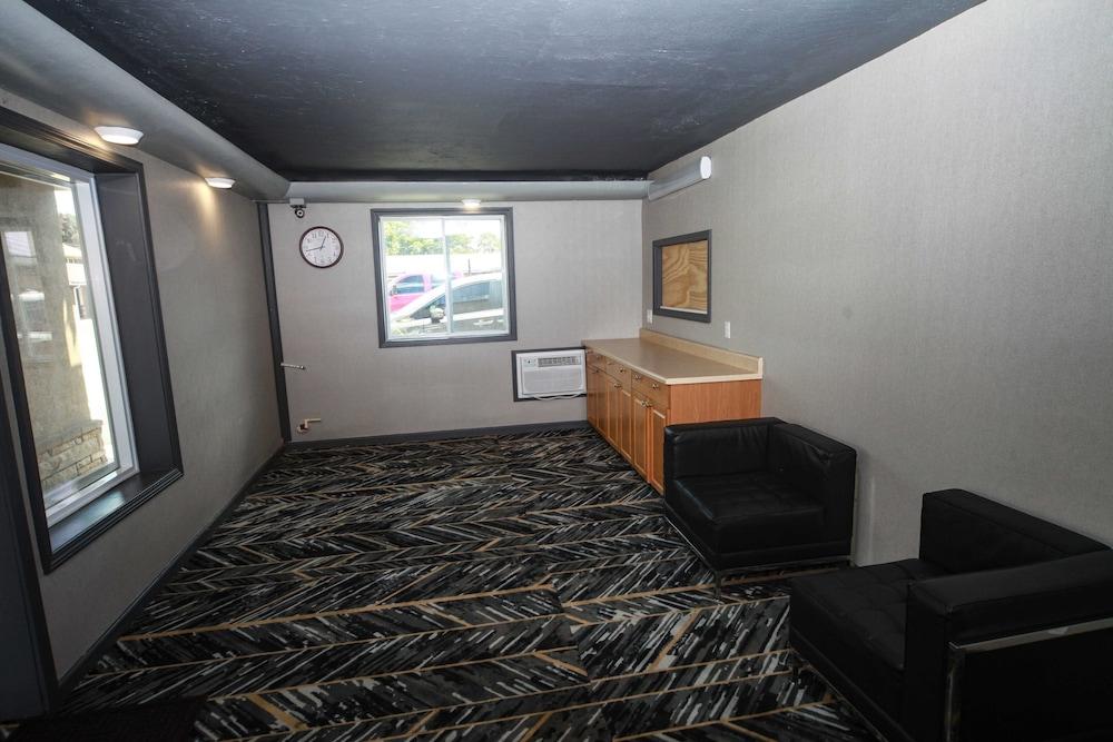 Relax Inn photo 3
