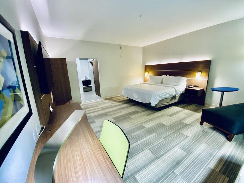 Holiday Inn Express Pineville-Alexandria Area by IHG photo 61