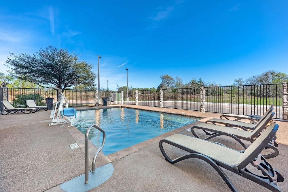 Best Western La Grange Inn & Suites photo 17