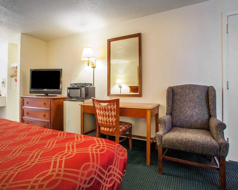 Econo Lodge Somers Point photo 11