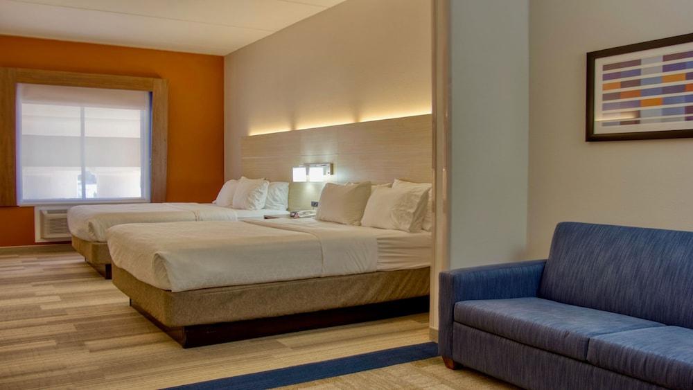 Holiday Inn Express Hotel & Suites BYRAM by IHG photo 25