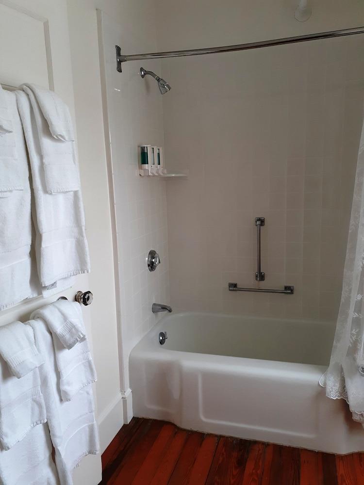 The Colony Hotel photo 3