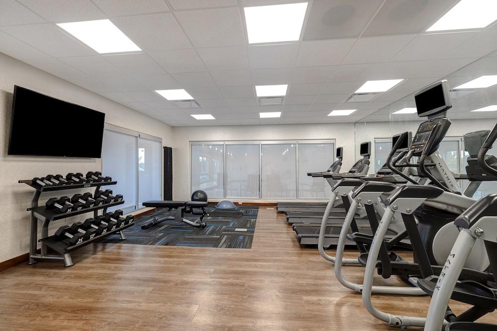 Holiday Inn Express & Suites Detroit Dearborn by IHG photo 46