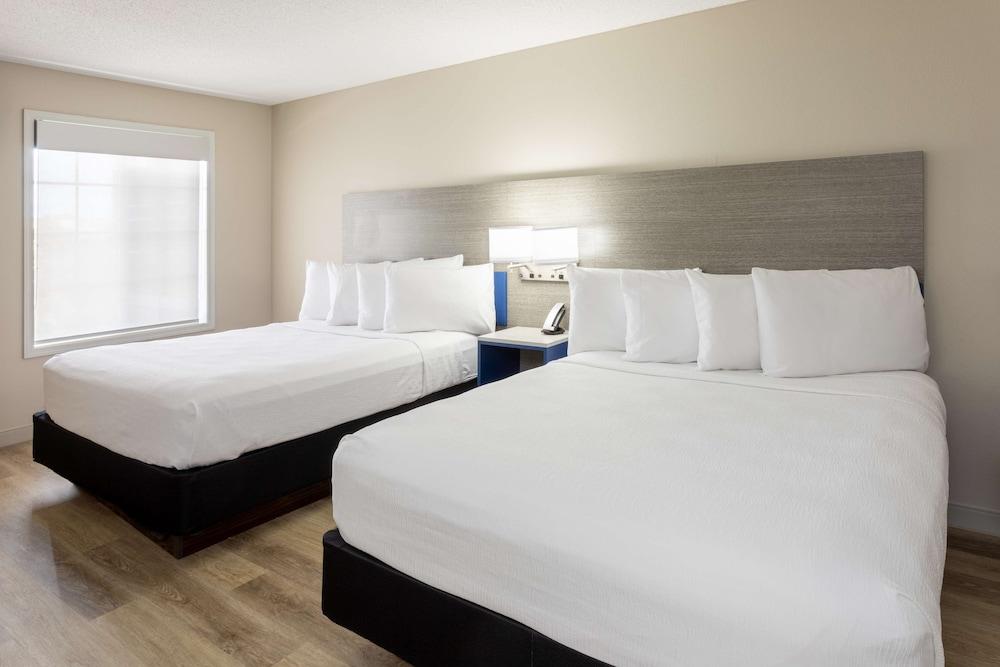 GrandStay Hotel and Conference photo 13