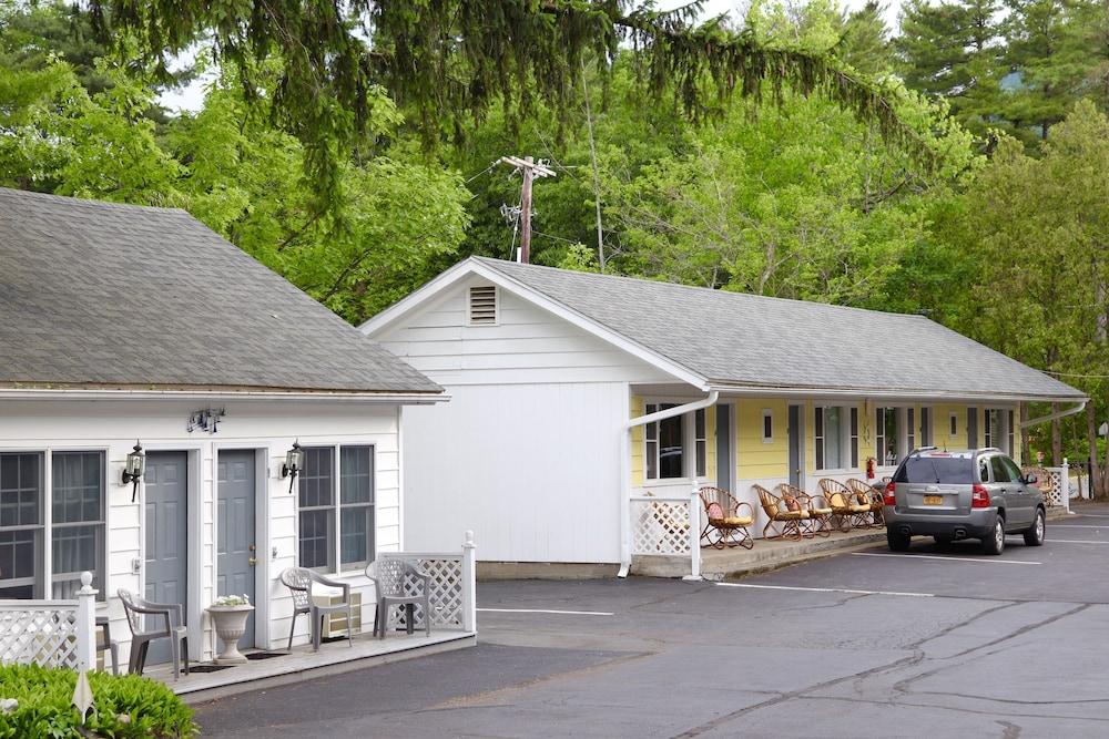 Admiral Motel photo 37