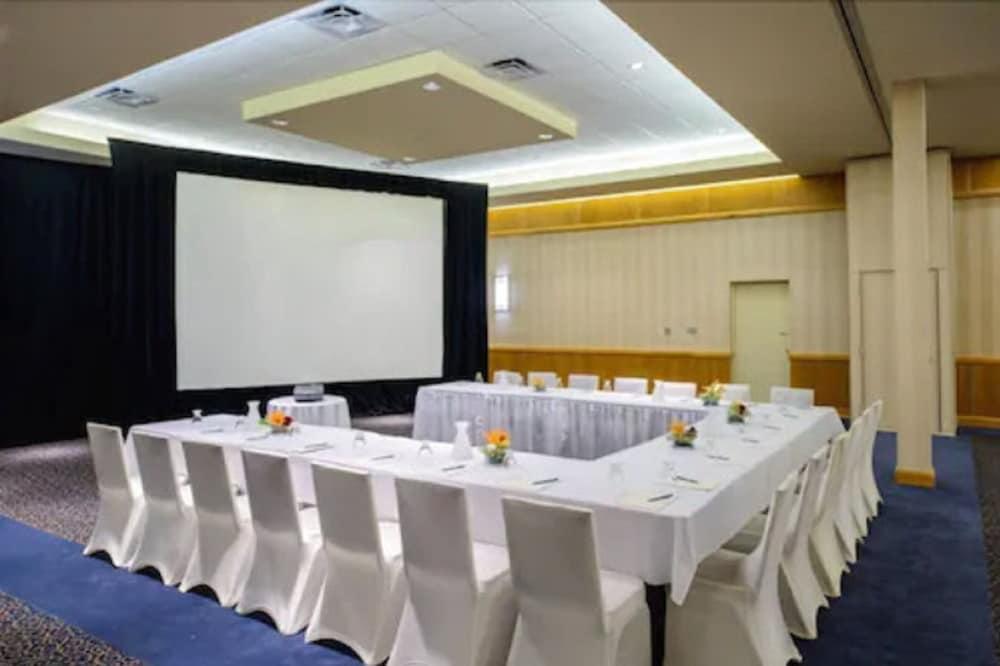 Metro Points Hotel photo 28