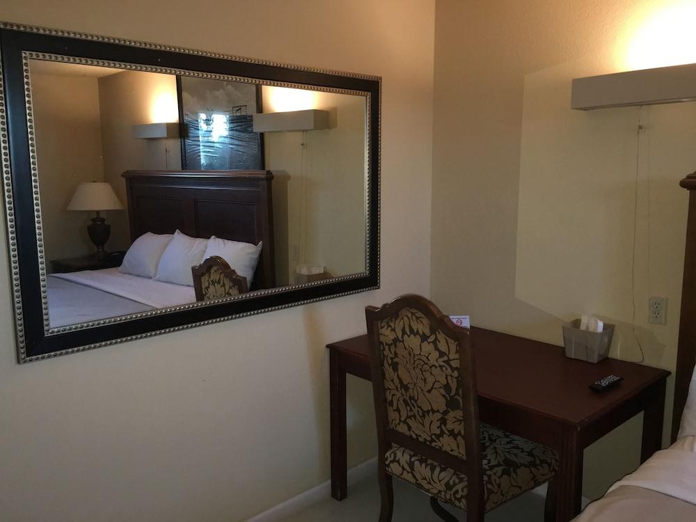 Reddy Inn and Suites photo 4