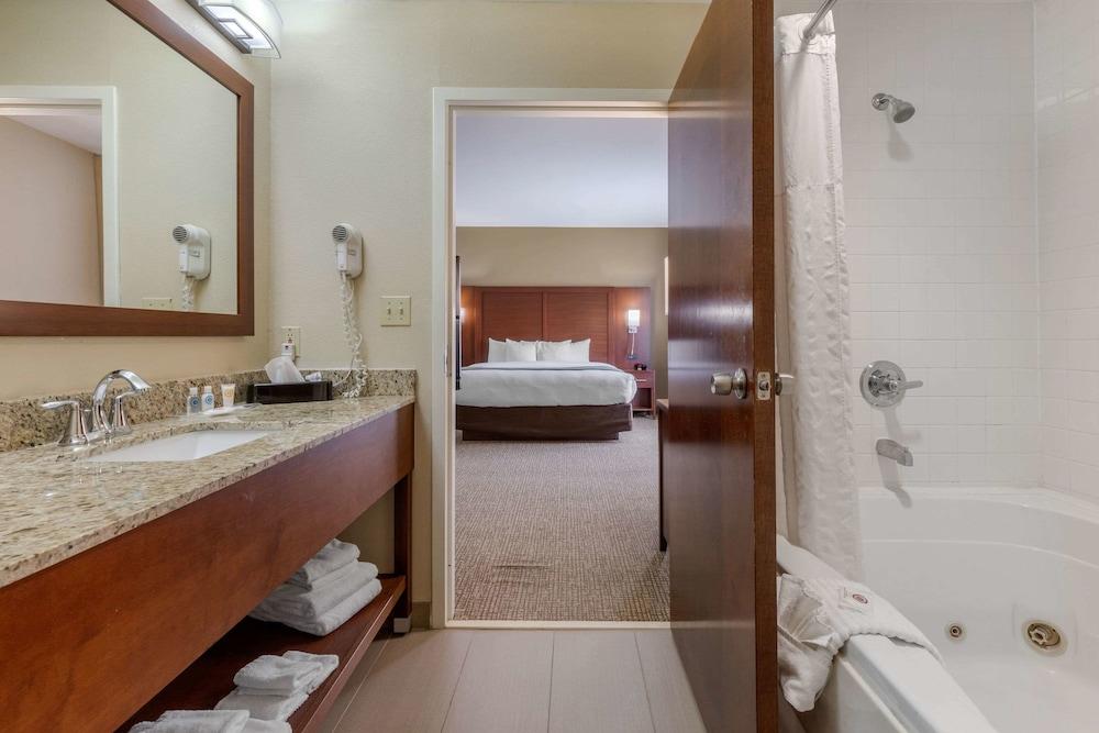 Comfort Suites Johnson City near University photo 42
