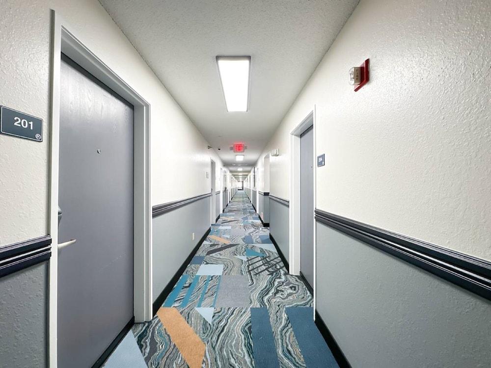 Blaine Town Inn & Suites photo 2