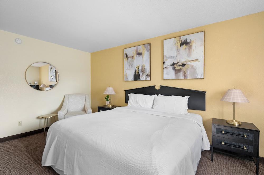StayInn - Grand Forks photo 31
