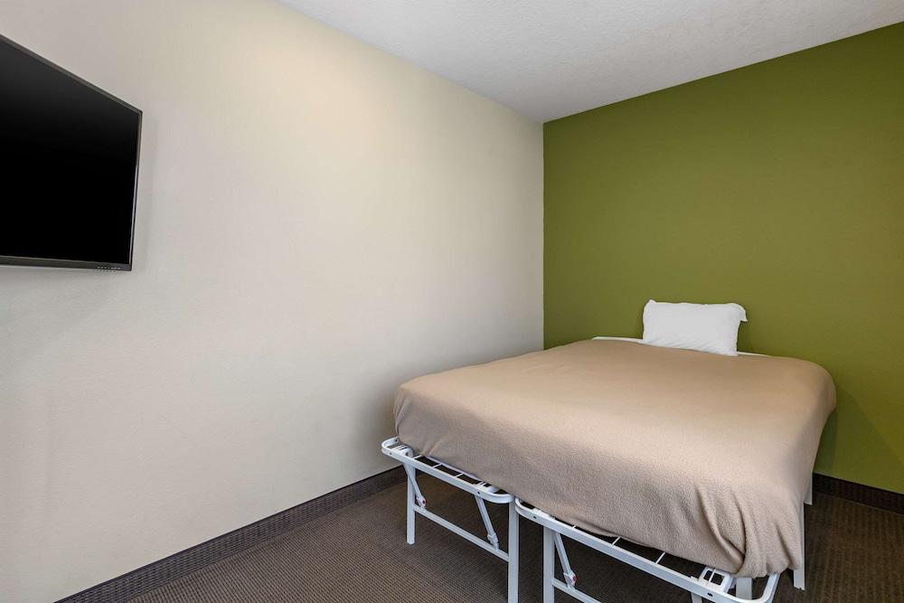 Sleep Inn & Suites Pleasant Hill - Des Moines photo 63