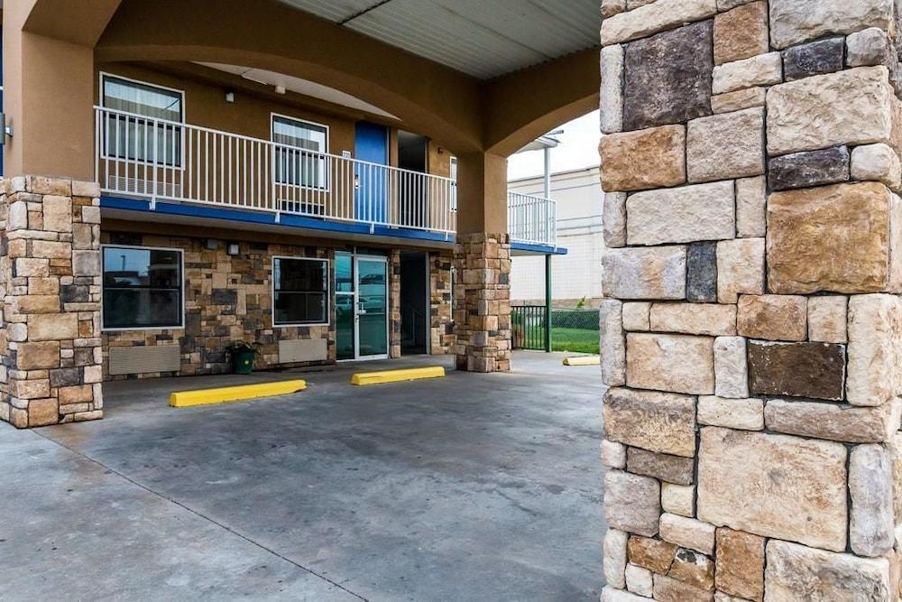 Econo Lodge Mineral Wells photo 20