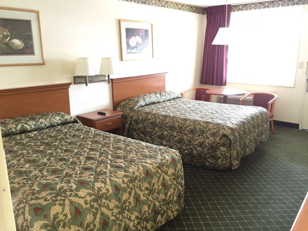 Economy Inn photo 6