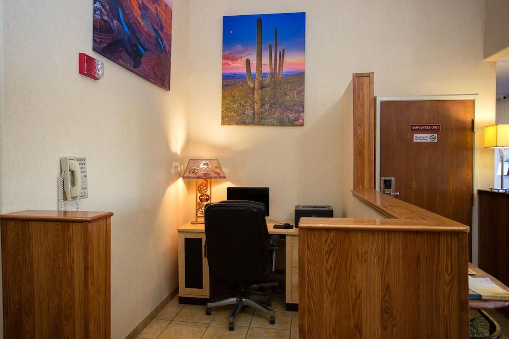 Vagabond Inn Executive - Green Valley photo 25