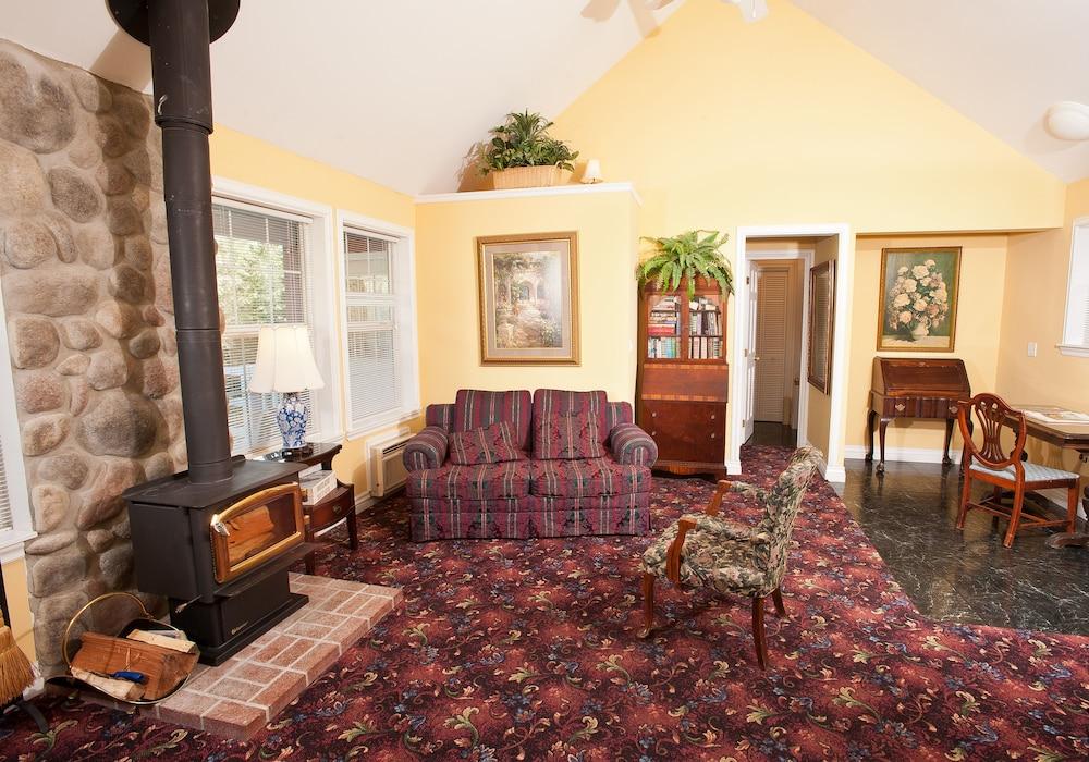 Hearthstone Elegant Lodge by the River photo 10