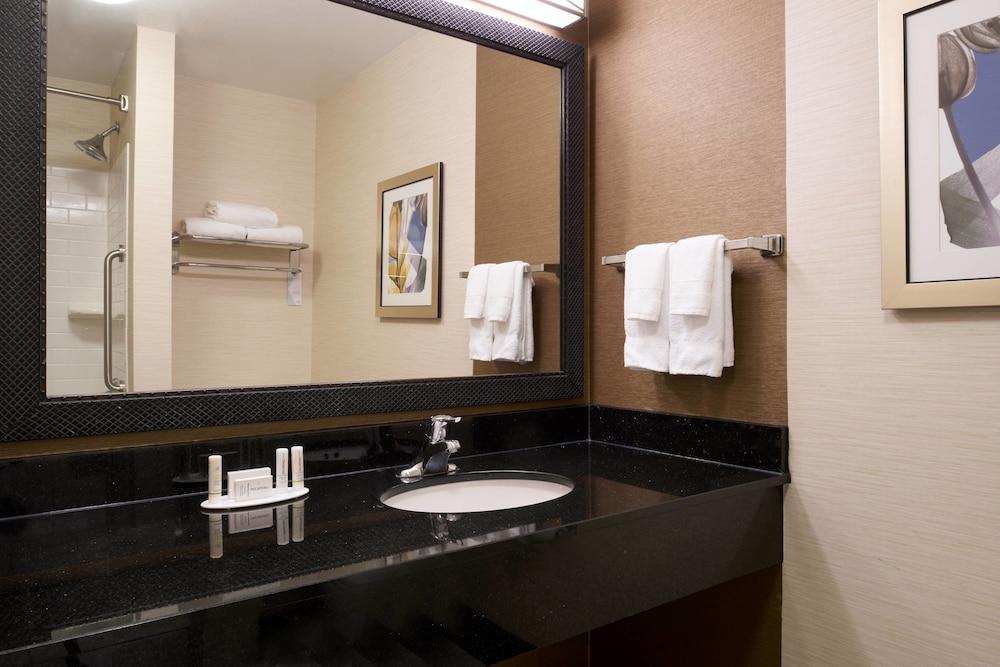 Fairfield Inn & Suites by Marriott New Buffalo photo 8