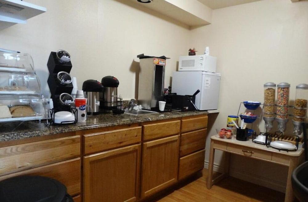 Budget Motel photo 26