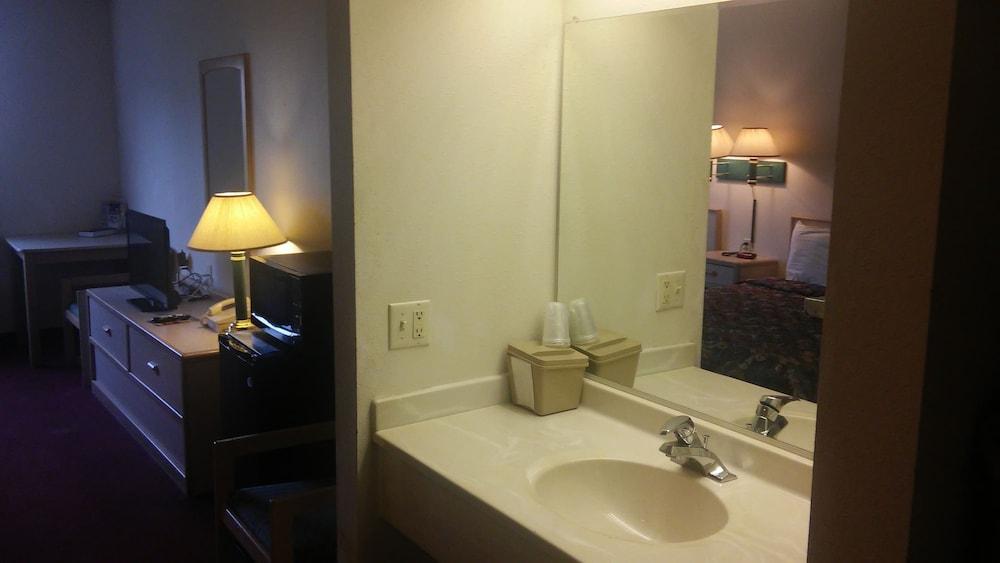 Bilmar Inn & Suites by Hotel O Hwy 77 photo 84