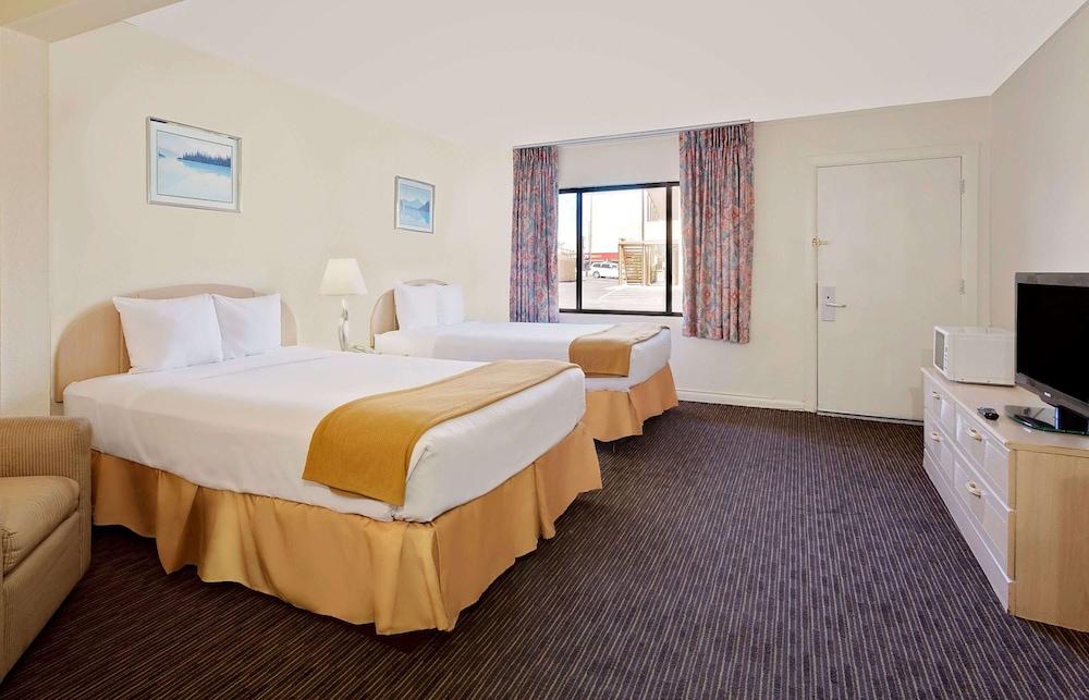 Knights Inn Page photo 9