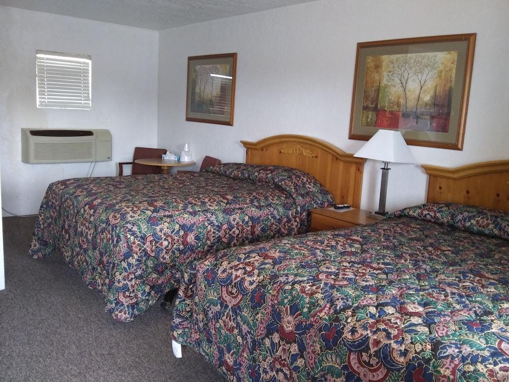 Circle S Lodge photo 38