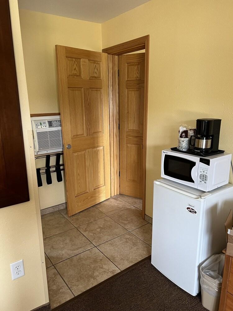 All Star Inn & Suites photo 32
