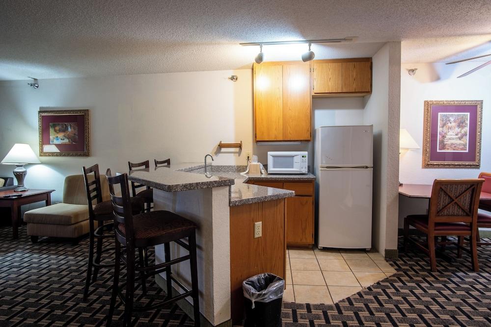 Blue Way Inn & Suites Eagan photo 16