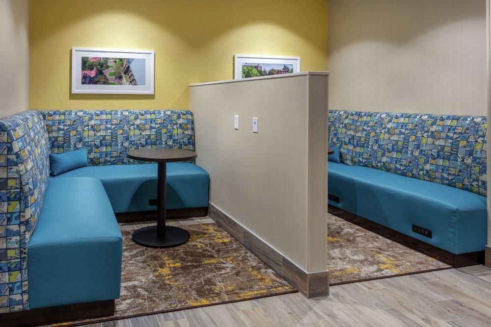 Hampton Inn & Suites Burlington photo 34