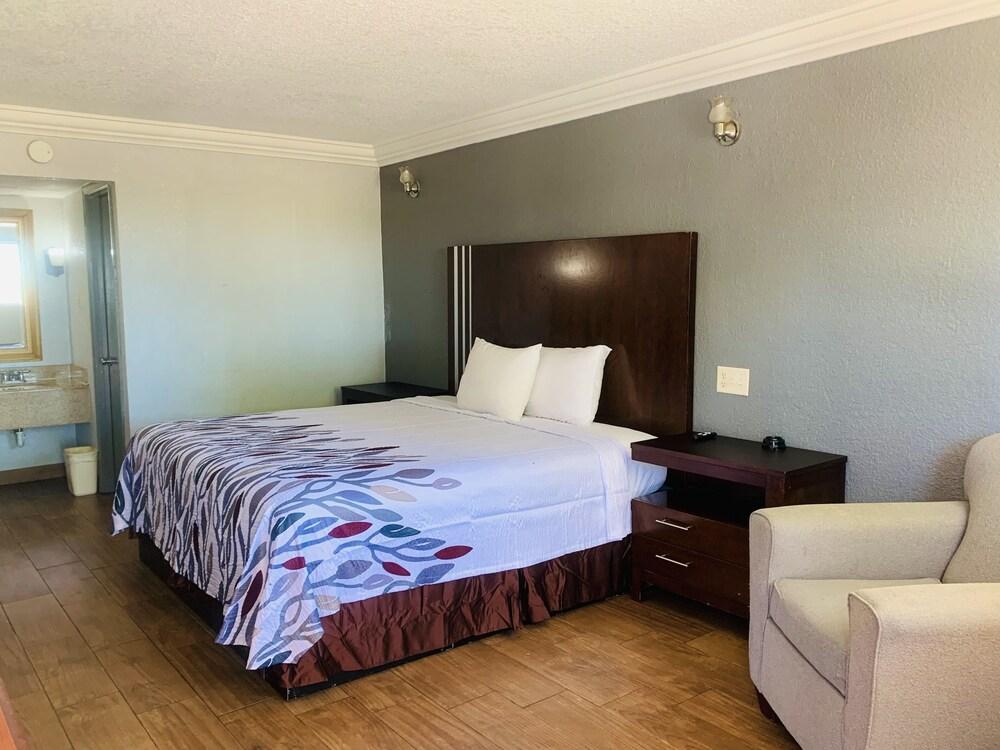 Budget Inn and Suites photo 17
