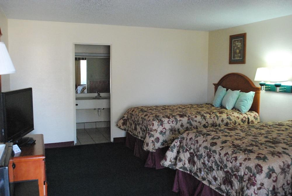 Americas Best Value Inn Lubbock E photo 24