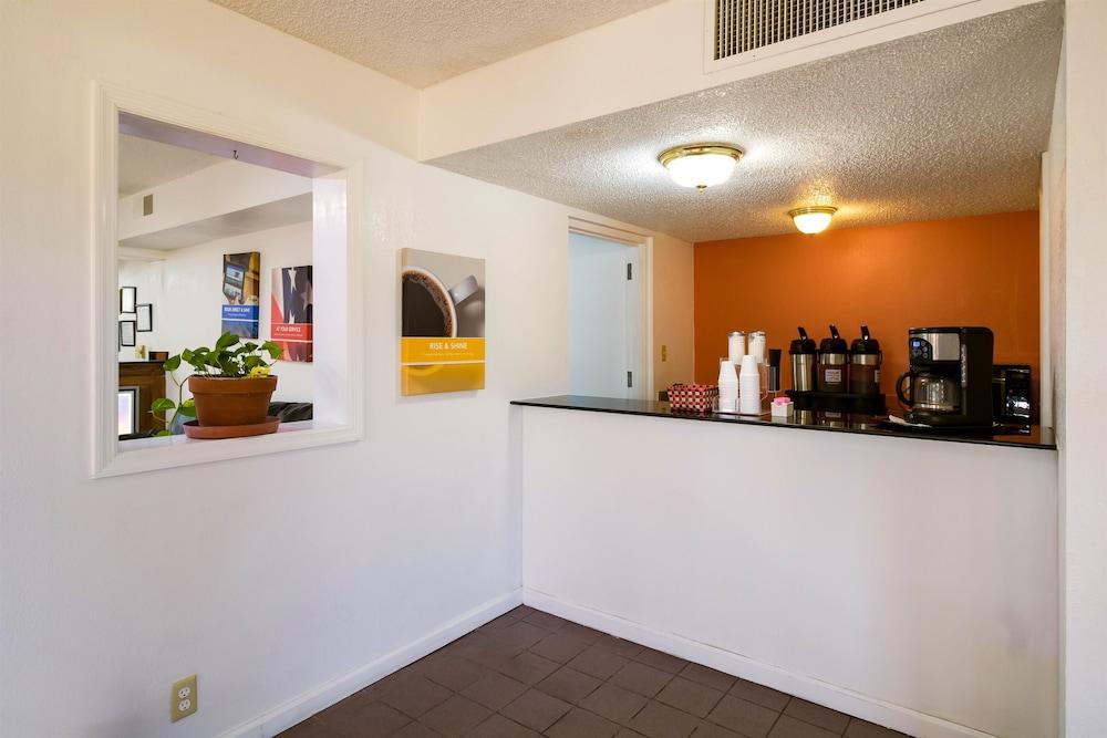 Econo Lodge photo 4